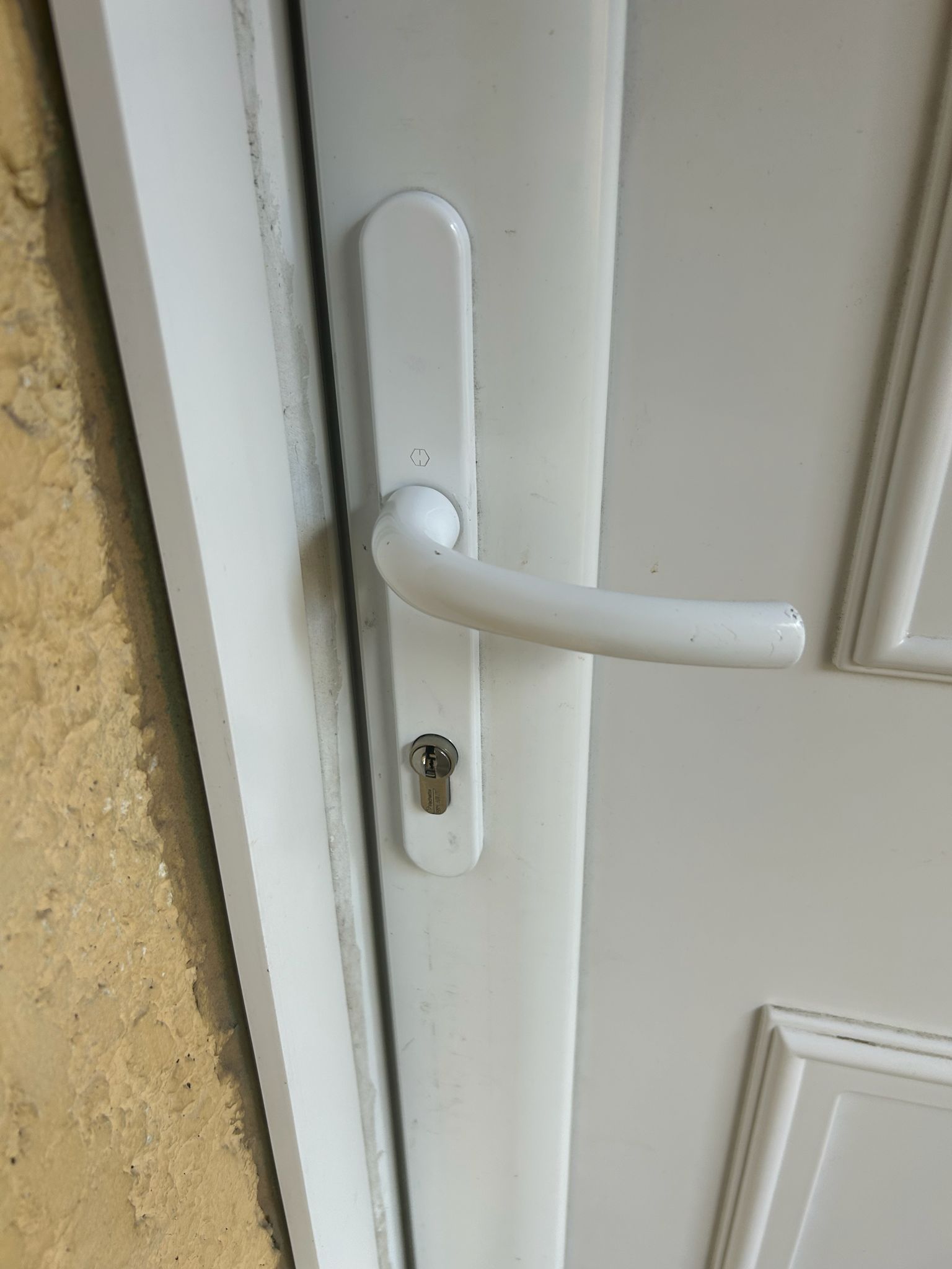 Remplacement du système de fermeture HS sur porte PVC — photo 2