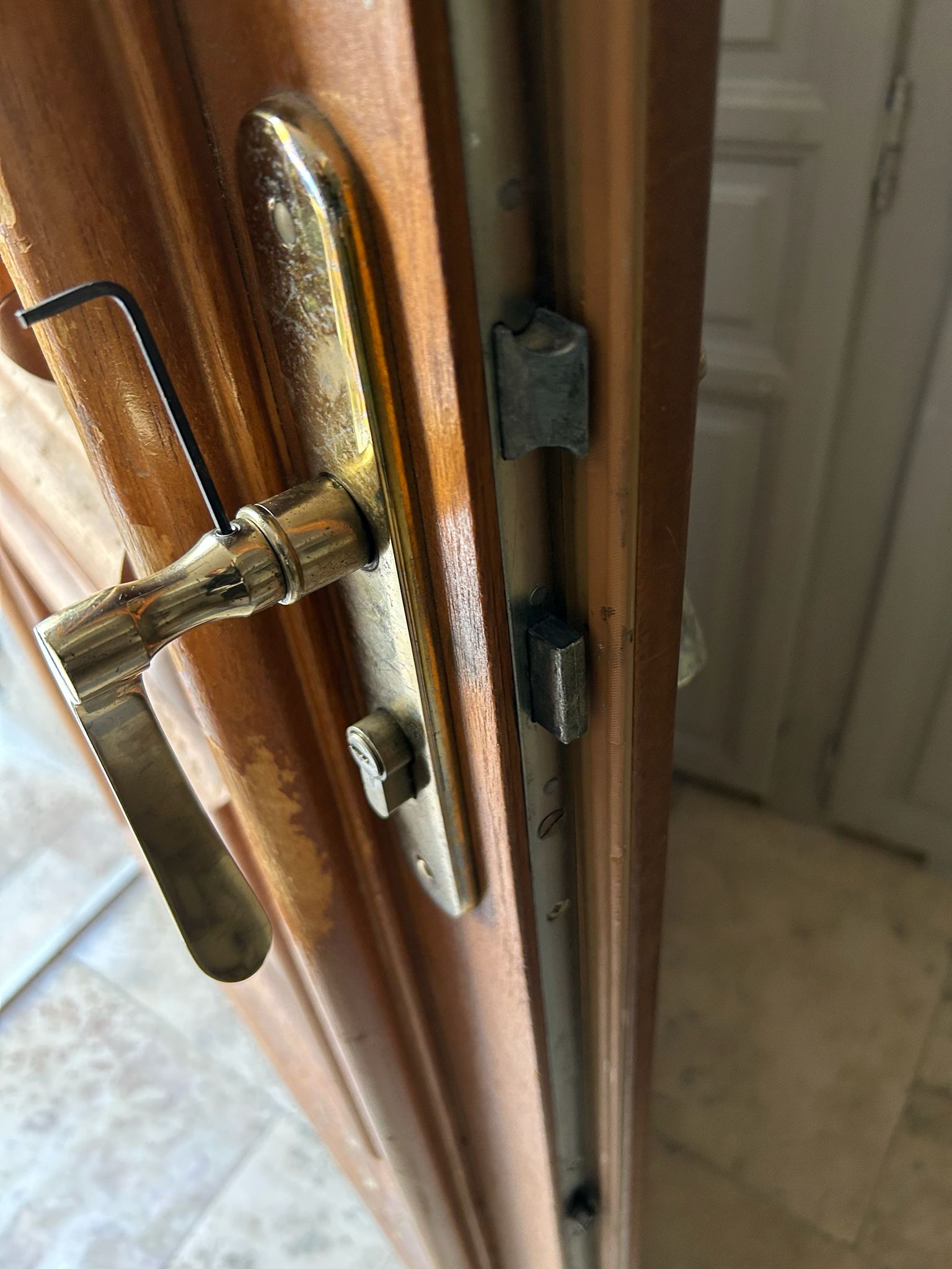 Effraction porte bois (maison) — remplacement du système de fermeture — photo 3