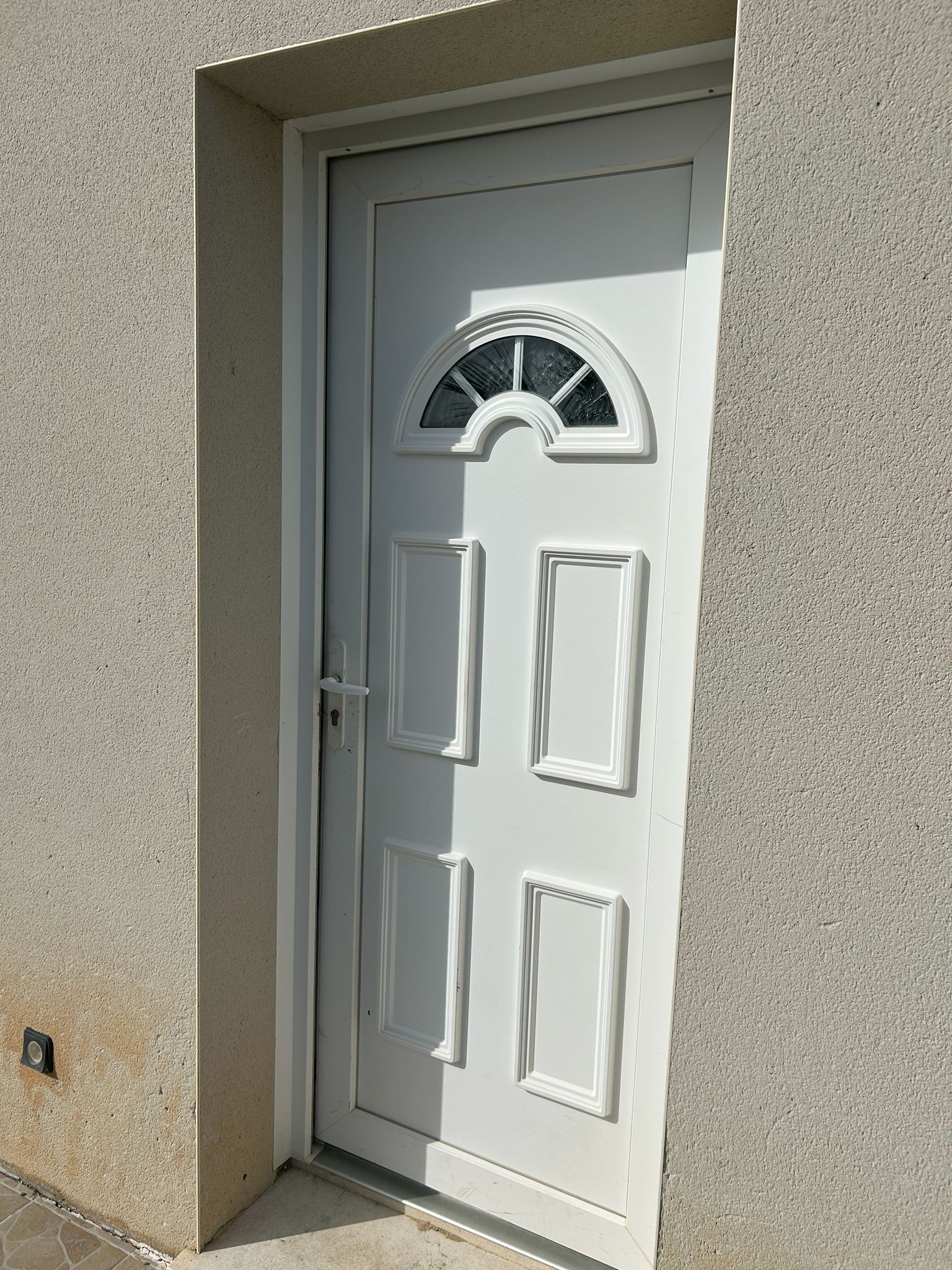 Effraction porte d'entrée PVC — remplacement serrurerie et poignée — photo 3